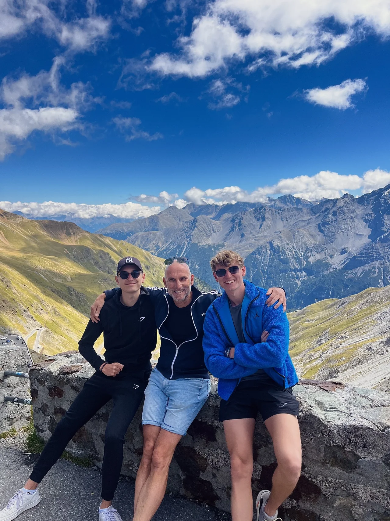 Samen op de foto in de bergen